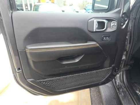 Used 2025 Jeep Wrangler Unlimited Sahara AWD/4WD image 11