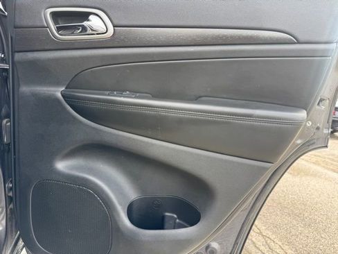 Used 2018 Jeep Grand Cherokee Altitude image 31