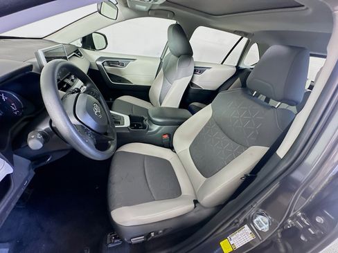 Used 2025 Toyota RAV4 XLE w/ Convenience Package FWD image 13
