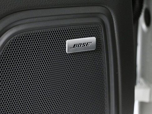 Certified 2025 Porsche Macan image 7