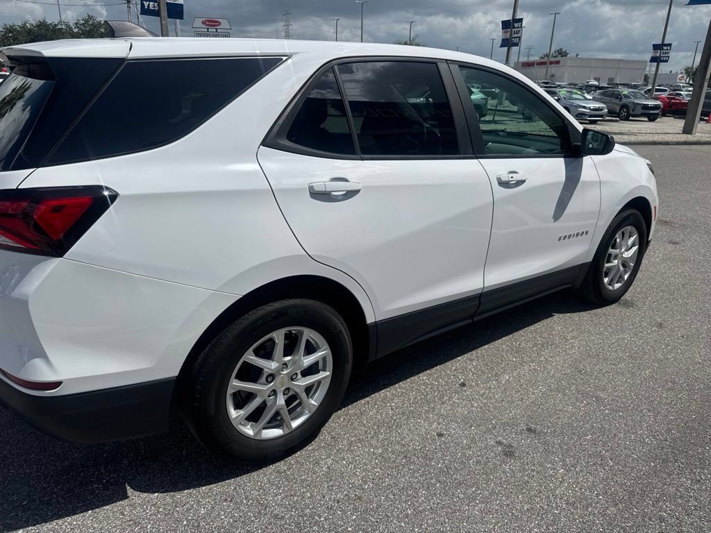 Used 2024 Chevrolet Equinox LS w/ LS Convenience Package FWD image 5