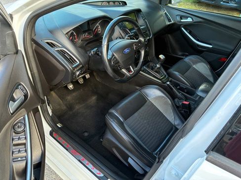 Used 2017 Ford Focus ST w/ Equipment Group 401A image 7