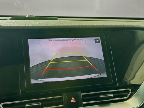Used 2022 Kia Niro EX image 22