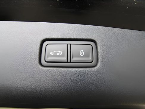 Used 2025 Genesis GV70 3.5T Sport w/ Sport Advanced Package image 9