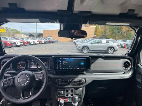 Used 2025 Jeep Wrangler Unlimited Rubicon image 29