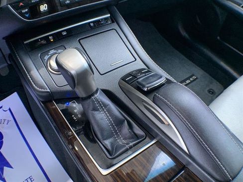 Used 2016 Lexus ES 350 w/ Luxury Package w/Wood Trim image 20