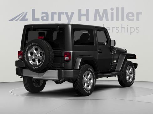 Used 2016 Jeep Wrangler Sahara w/ Connectivity Group AWD/4WD image 2
