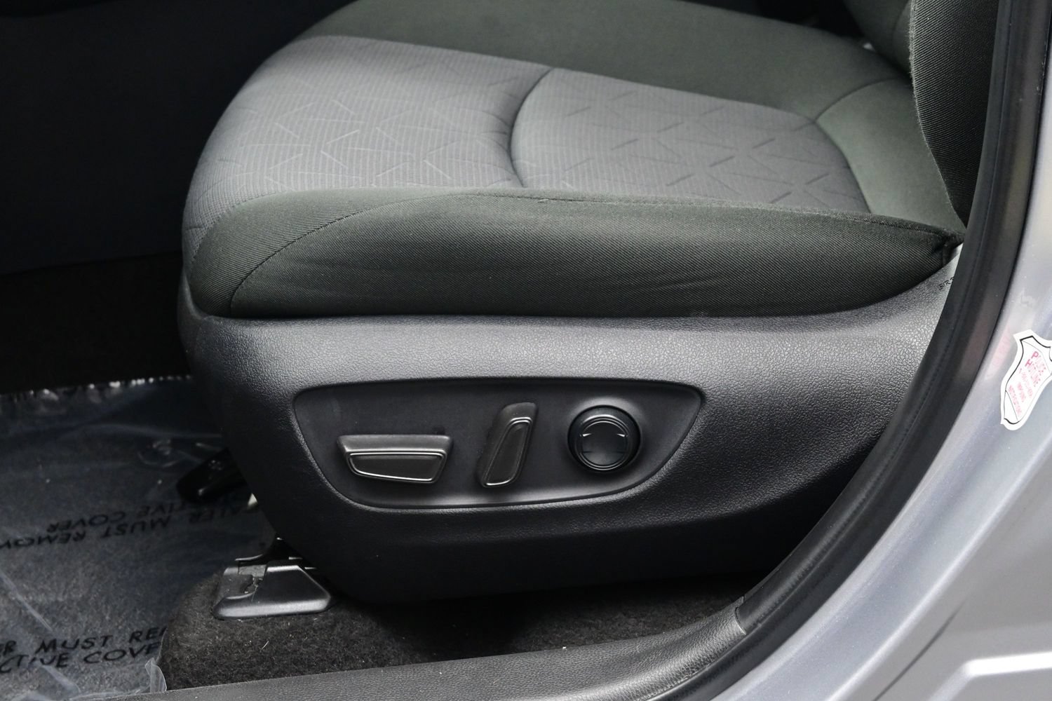 Used 2025 Toyota RAV4 XLE AWD/4WD image 11