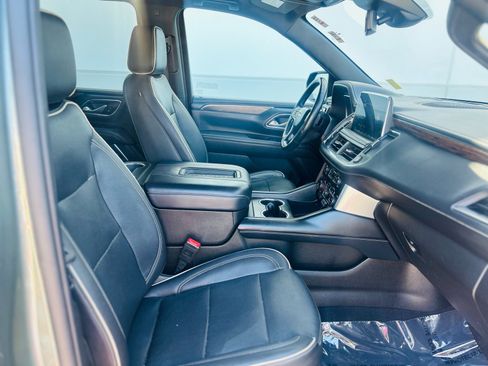 Used 2023 Chevrolet Suburban Premier AWD/4WD image 18