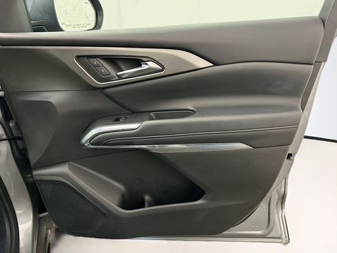 Used 2025 Chevrolet Traverse LT image 35