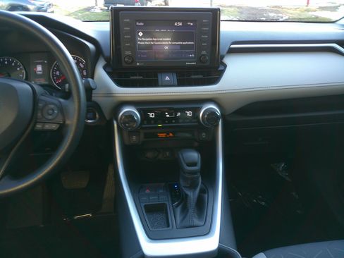 Used 2022 Toyota RAV4 XLE image 32