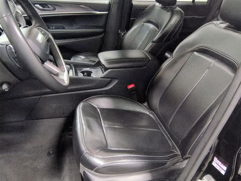 Used 2024 Jeep Grand Cherokee L Limited w/ Luxury Tech Group II image 17