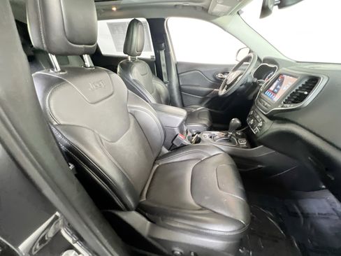Used 2022 Jeep Cherokee Latitude Lux w/ Sun & Sound Group AWD/4WD image 27