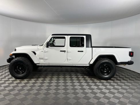 Certified 2023 Jeep Gladiator Overland image 9