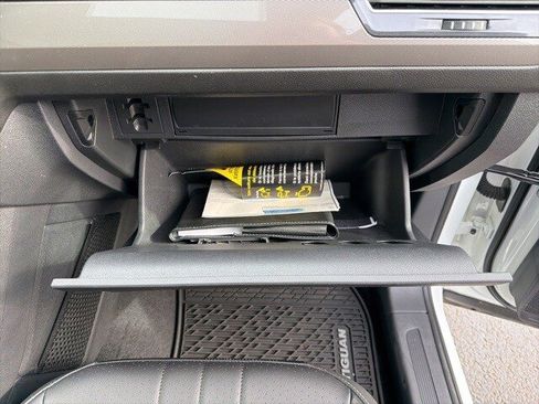 Used 2024 Volkswagen Tiguan SE image 43