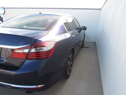 Used 2016 Honda Accord EX image 2