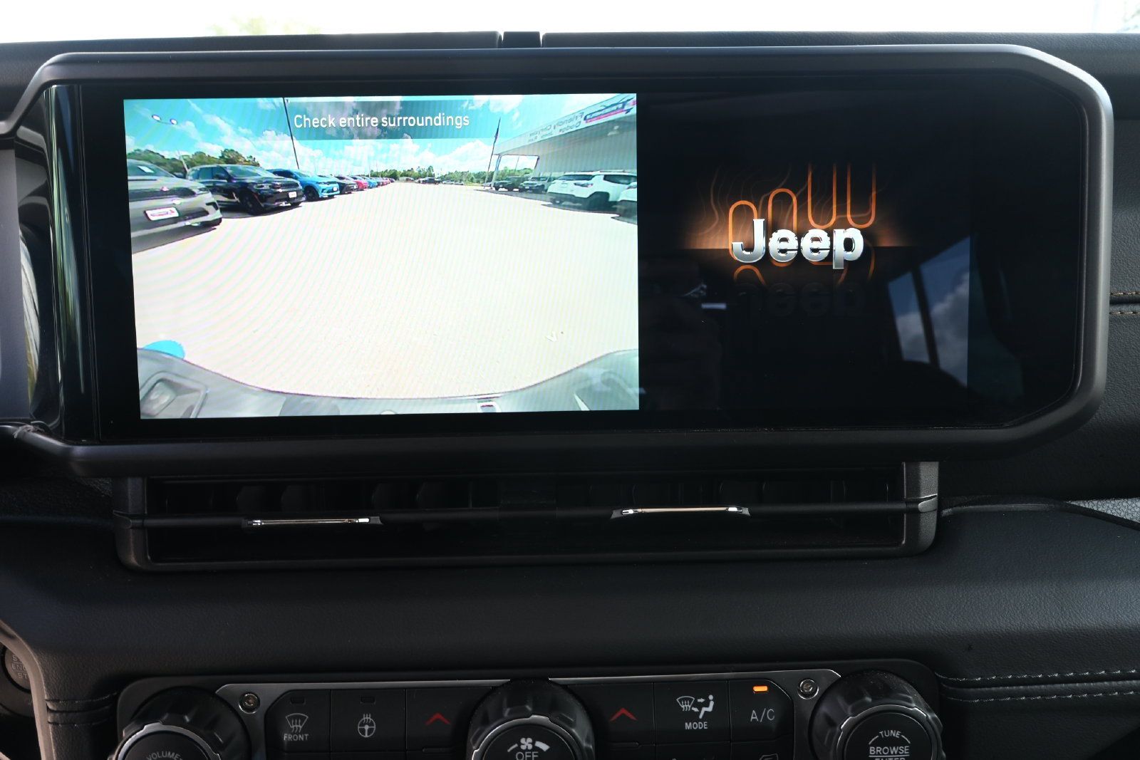 Used 2026 Jeep Gladiator Sport AWD/4WD image 17