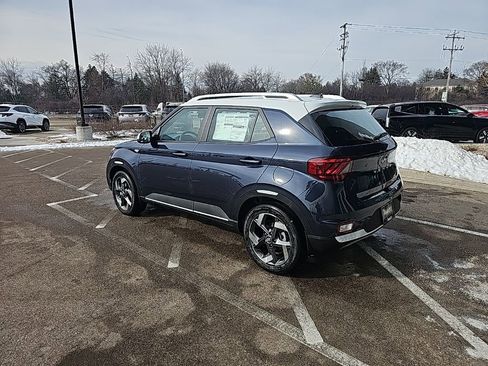 New 2026 Hyundai Venue SEL FWD image 3