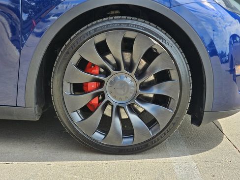 Used 2023 Tesla Model Y Performance AWD/4WD image 35