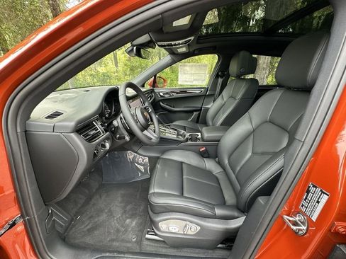 Certified 2025 Porsche Macan AWD/4WD image 7