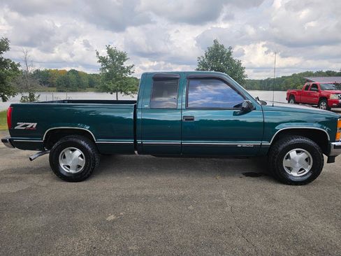 Used 1998 Chevrolet Silverado 1500 4x4 Extended Cab w/ Preferred Equipment Group 2 image 3
