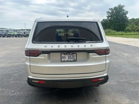Used 2025 Jeep Wagoneer L Series II w/ 8-pass Seating Package AWD/4WD image 4