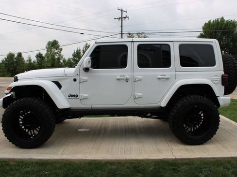 Used 2023 Jeep Wrangler Unlimited Sahara AWD/4WD image 31
