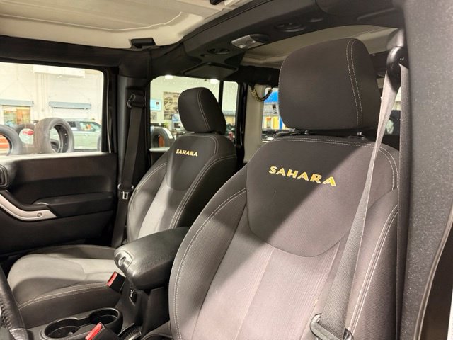 Used 2015 Jeep Wrangler Unlimited Sahara w/ Connectivity Group AWD/4WD image 10