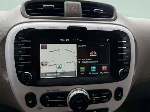 Used 2017 Kia Soul EV image 22