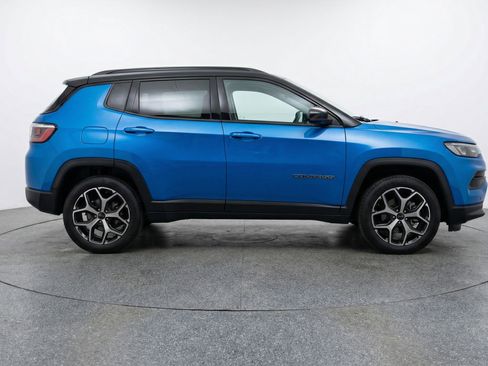 Used 2025 Jeep Compass Limited image 11