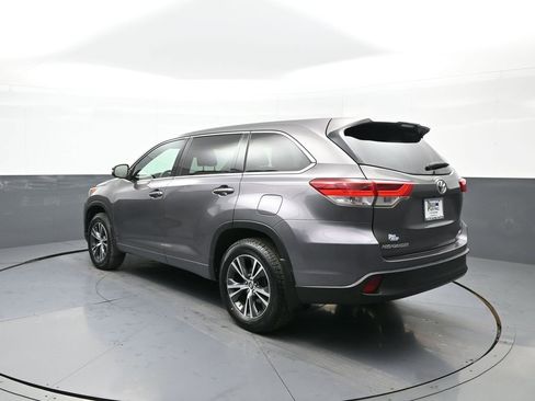 Used 2017 Toyota Highlander LE image 8