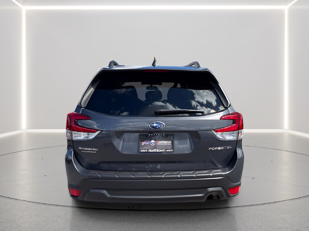 Used 2021 Subaru Forester Premium AWD/4WD image 7