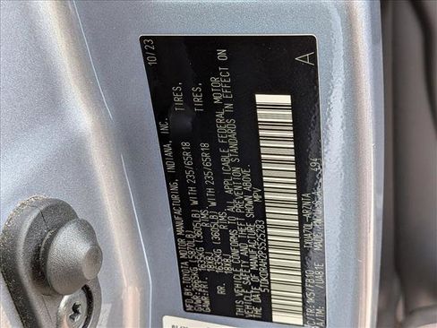 Used 2023 Toyota Highlander LE image 19