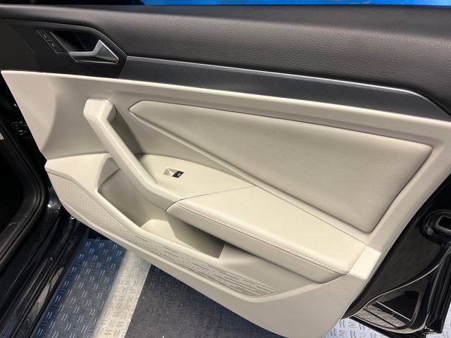 Certified 2024 Volkswagen Jetta SE FWD image 11