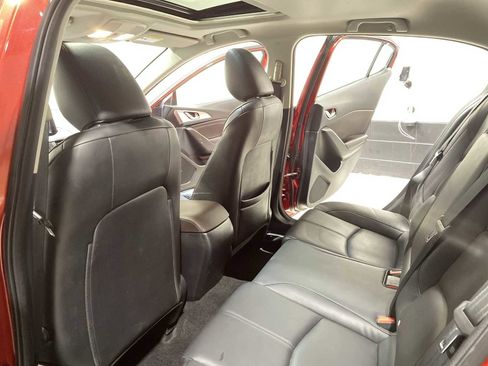 Used 2018 MAZDA MAZDA3 Touring image 12