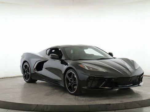 Used 2024 Chevrolet Corvette Stingray Premium Cpe image 2
