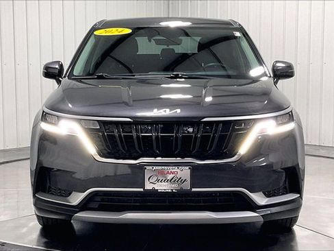 Used 2024 Kia Carnival LX image 2