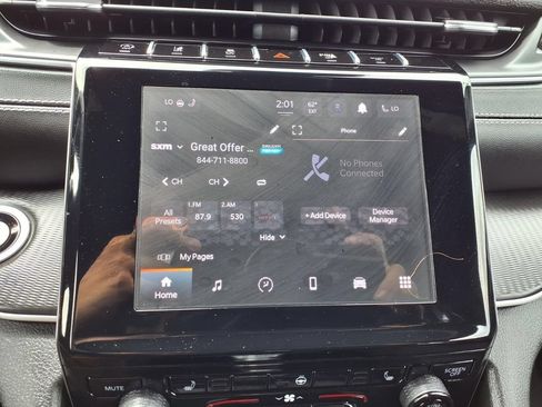 Used 2023 Jeep Grand Cherokee Altitude AWD/4WD image 5