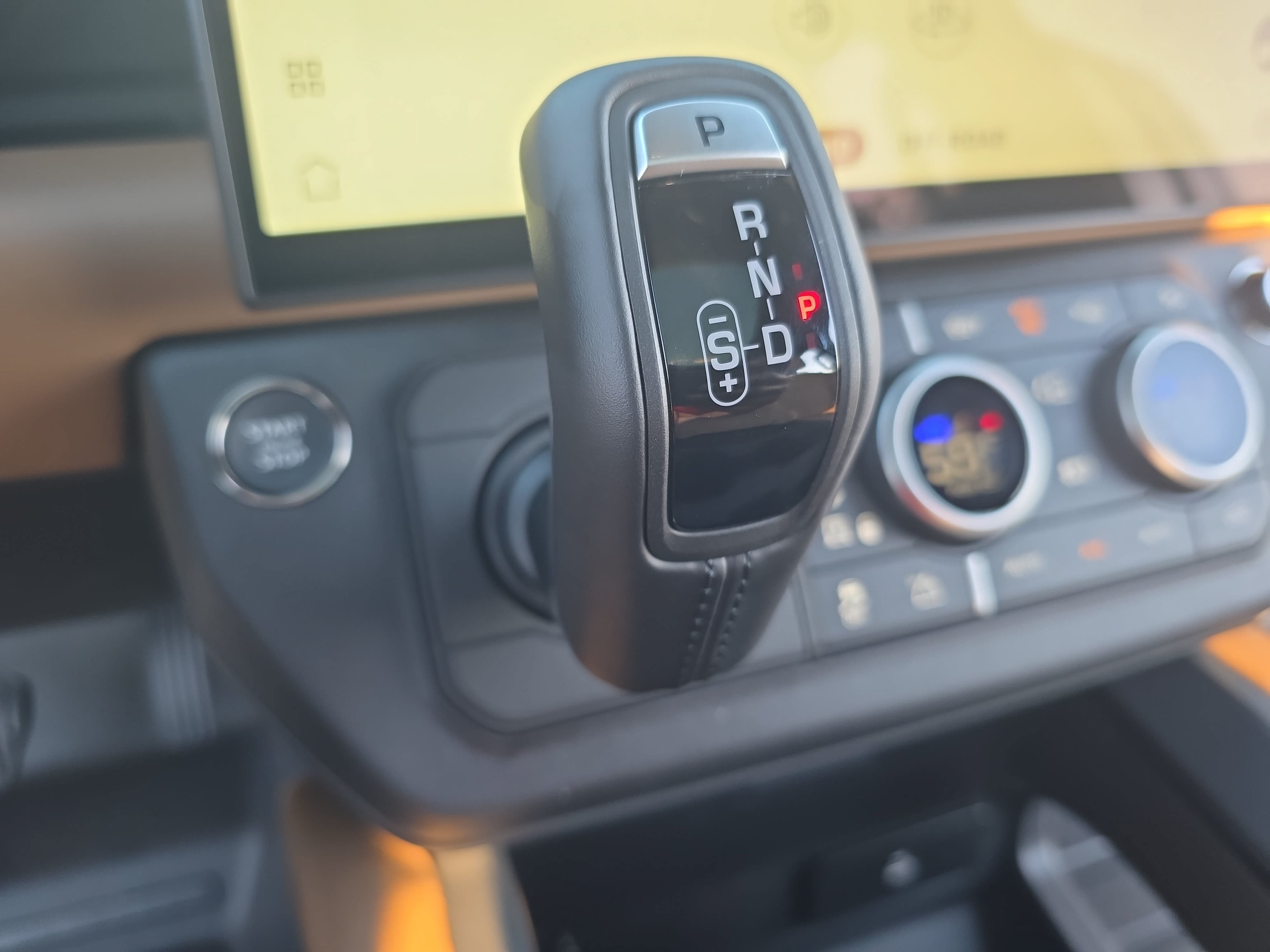New 2026 Land Rover Defender 110 X-Dynamic SE AWD/4WD image 24