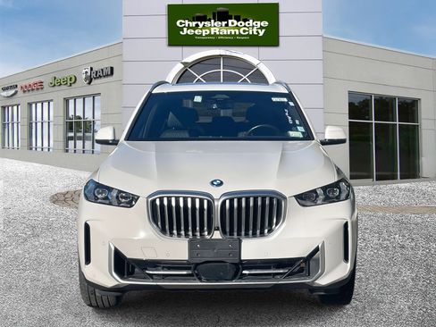 Used 2025 BMW X5 xDrive50e image 2