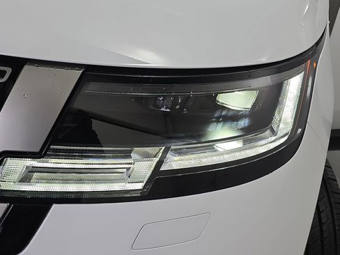 New 2026 Land Rover Range Rover SE image 32