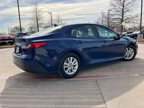 Used 2025 Toyota Camry LE image 6