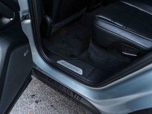 Used 2020 Porsche Cayenne image 29