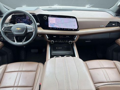 Used 2025 Chevrolet Suburban High Country image 15