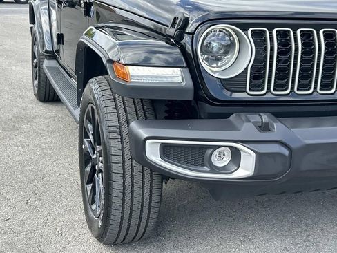 Used 2025 Jeep Wrangler Sahara image 12