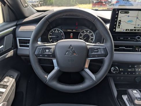New 2026 Mitsubishi Outlander LE AWD/4WD image 8