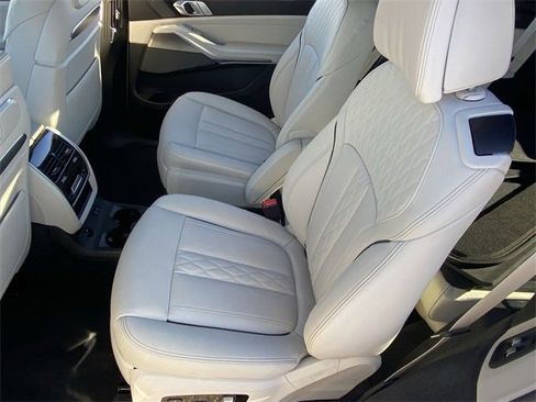 Certified 2025 BMW X7 M60i image 19
