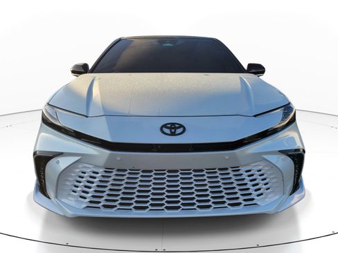 Used 2025 Toyota Camry XSE FWD image 2