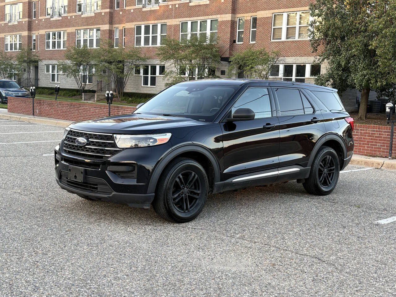 Used 2020 Ford Explorer XLT w/ Comfort Package AWD/4WD image 2