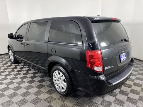 Used 2019 Dodge Grand Caravan SE w/ UConnect Hands-Free Group FWD image 8